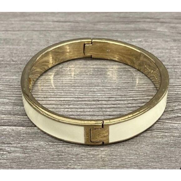 EUC Kate Spade Cream Enamel Spade Punch Hinged Bangle Bracelet Gold-Tone size 7 - Picture 2 of 6